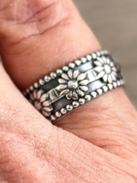 Sterling Silver Ring, Daisies and Dots